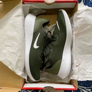 Nike Hakata Sneakers